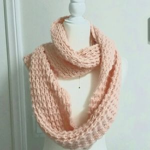 ✨❄️ 🛍️ NEW Infiniity Scarf Pink Cozy Knit